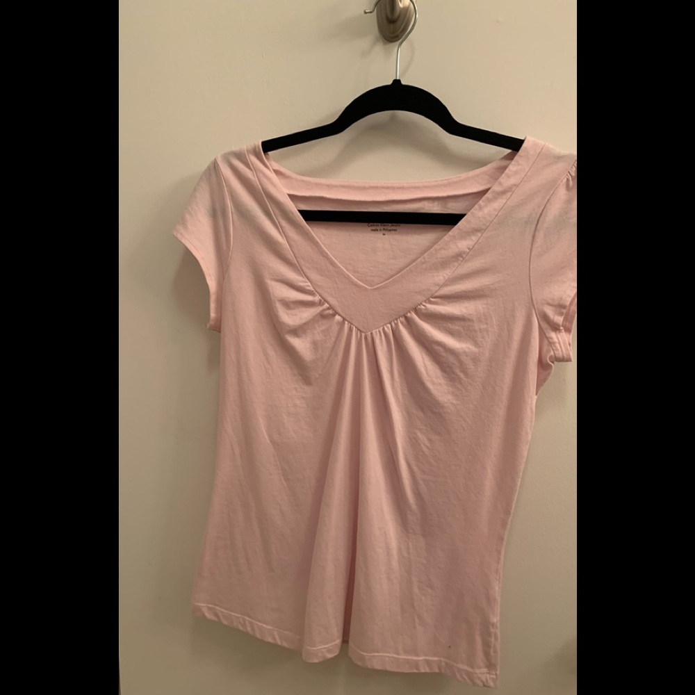 Pretty, light pink v-neck T-shirt
